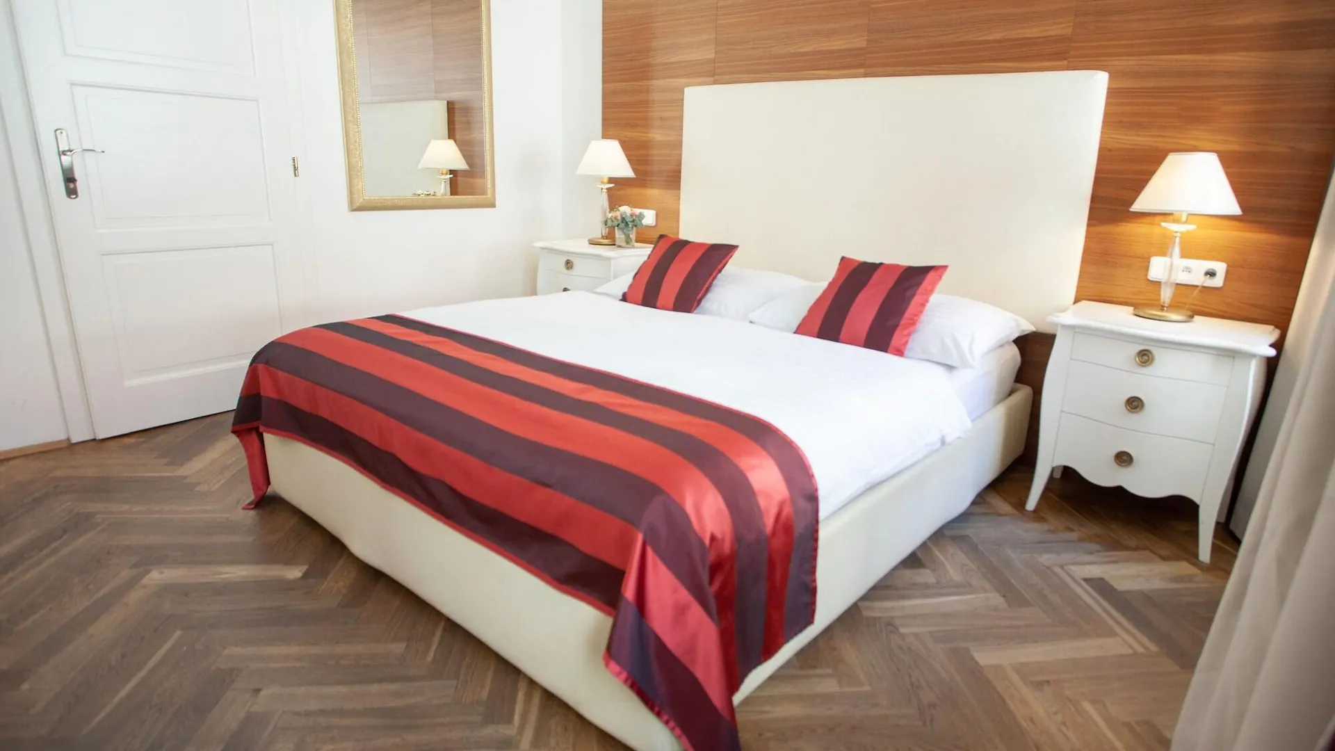 Little King Hotel U Malvaze Прага