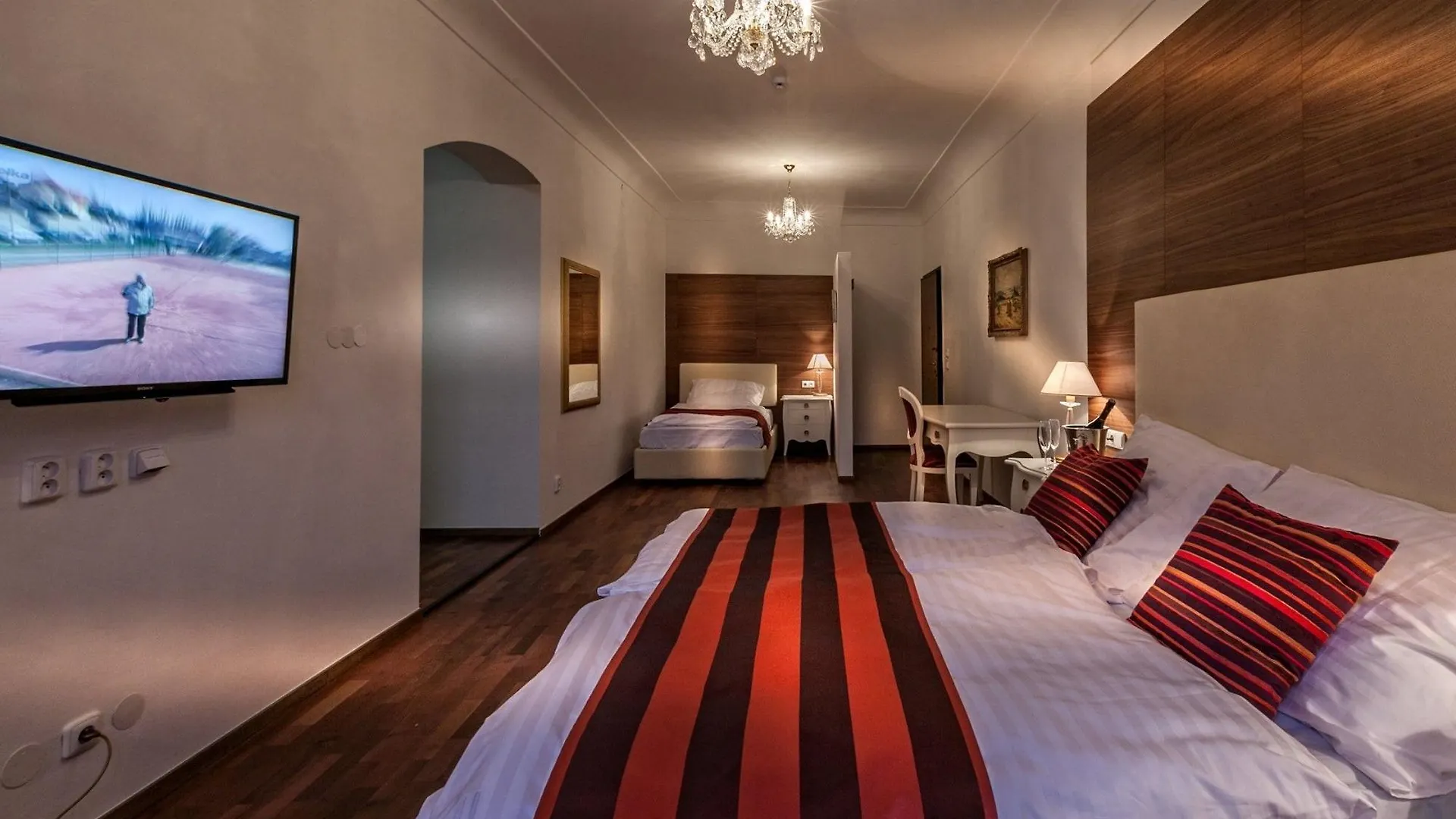 Little King Hotel U Malvaze Прага