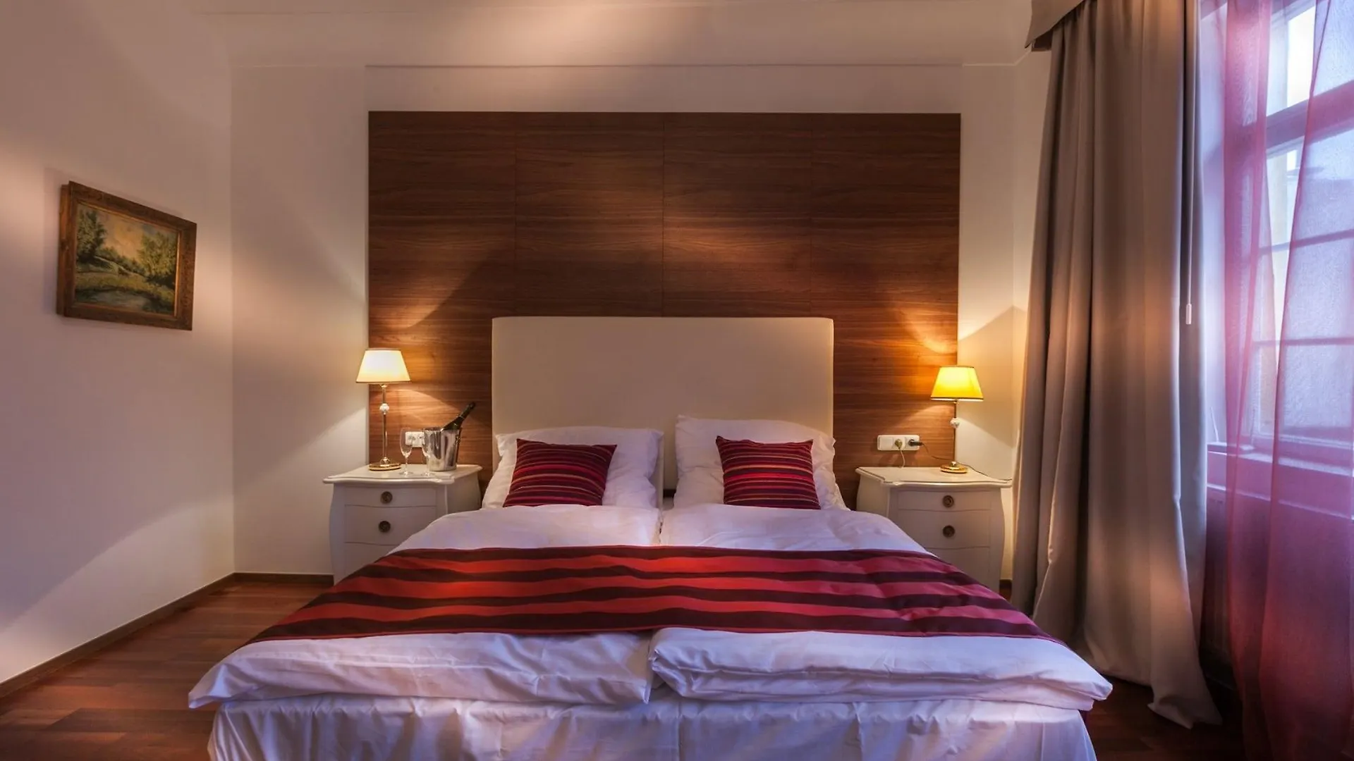 Little King Hotel U Malvaze Прага