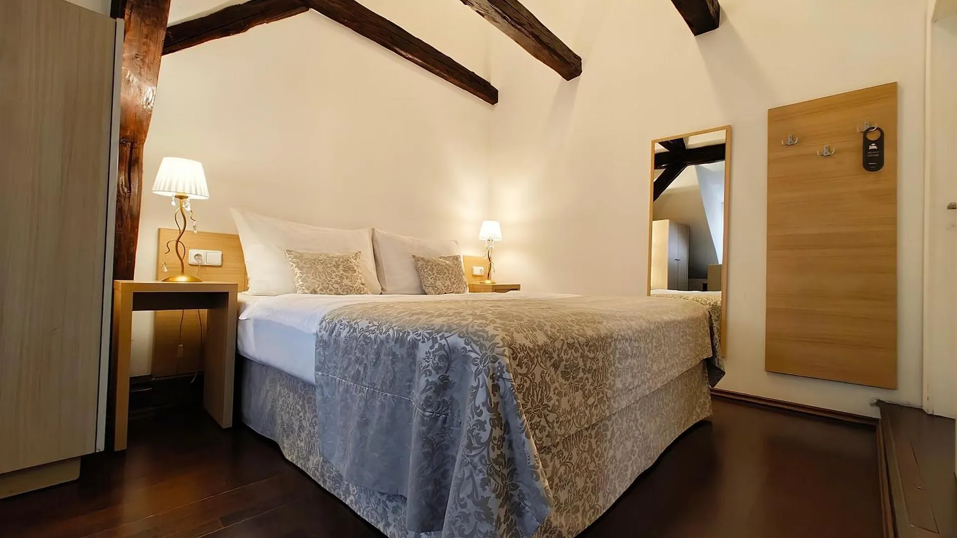 Little King Hotel U Malvaze Praga