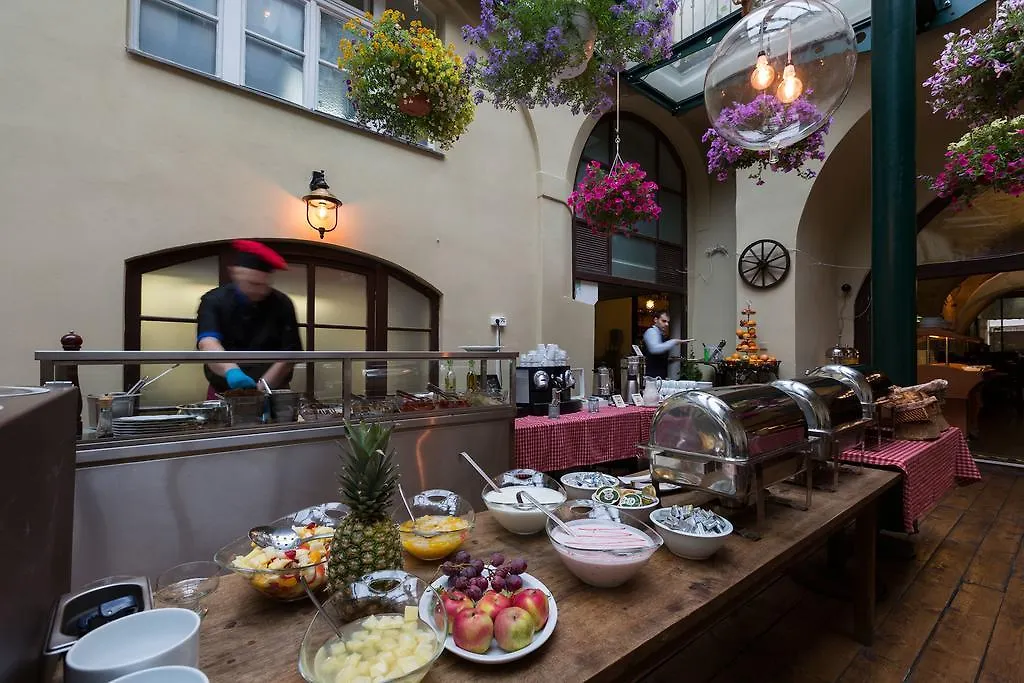 Little King Hotel U Malvaze Прага