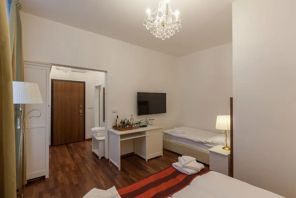 Little King Hotel U Malvaze Praga