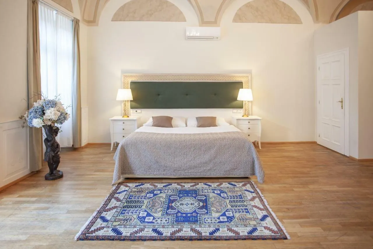 Little King Hotel U Malvaze Praga