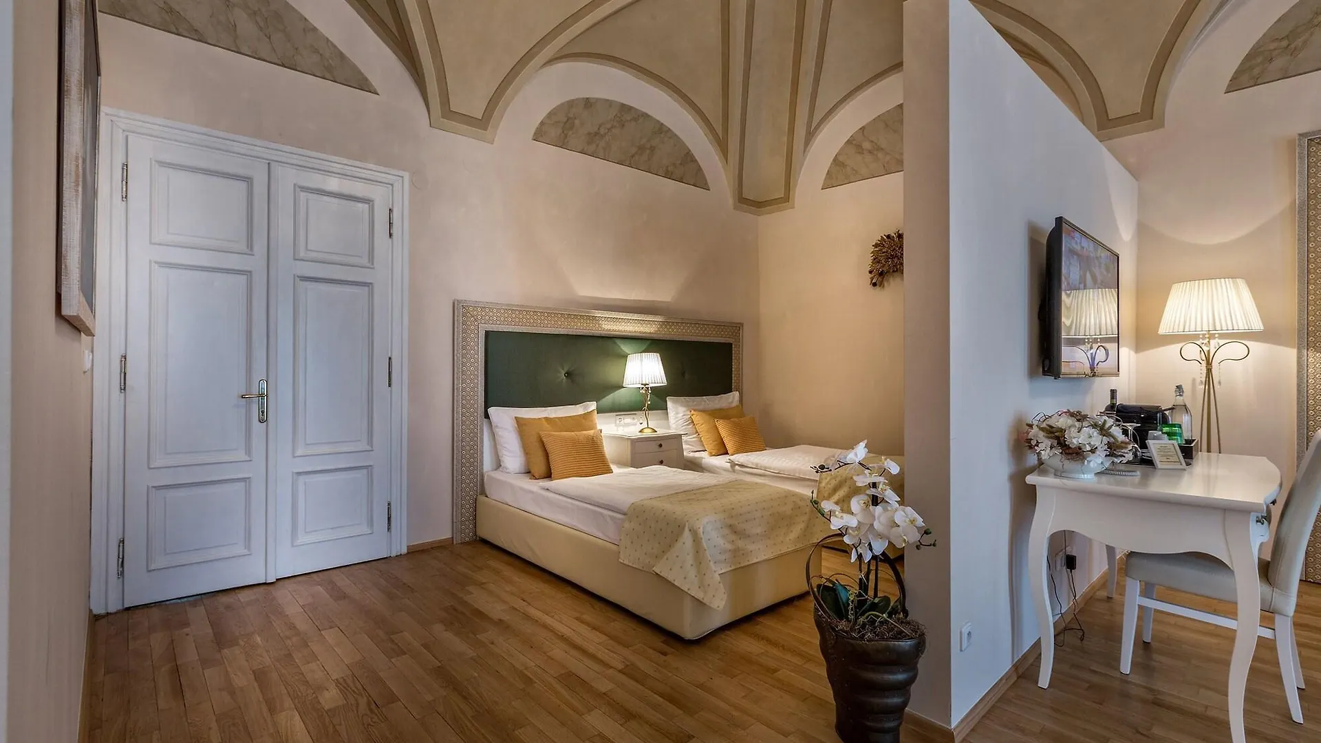 Little King Hotel U Malvaze Prague