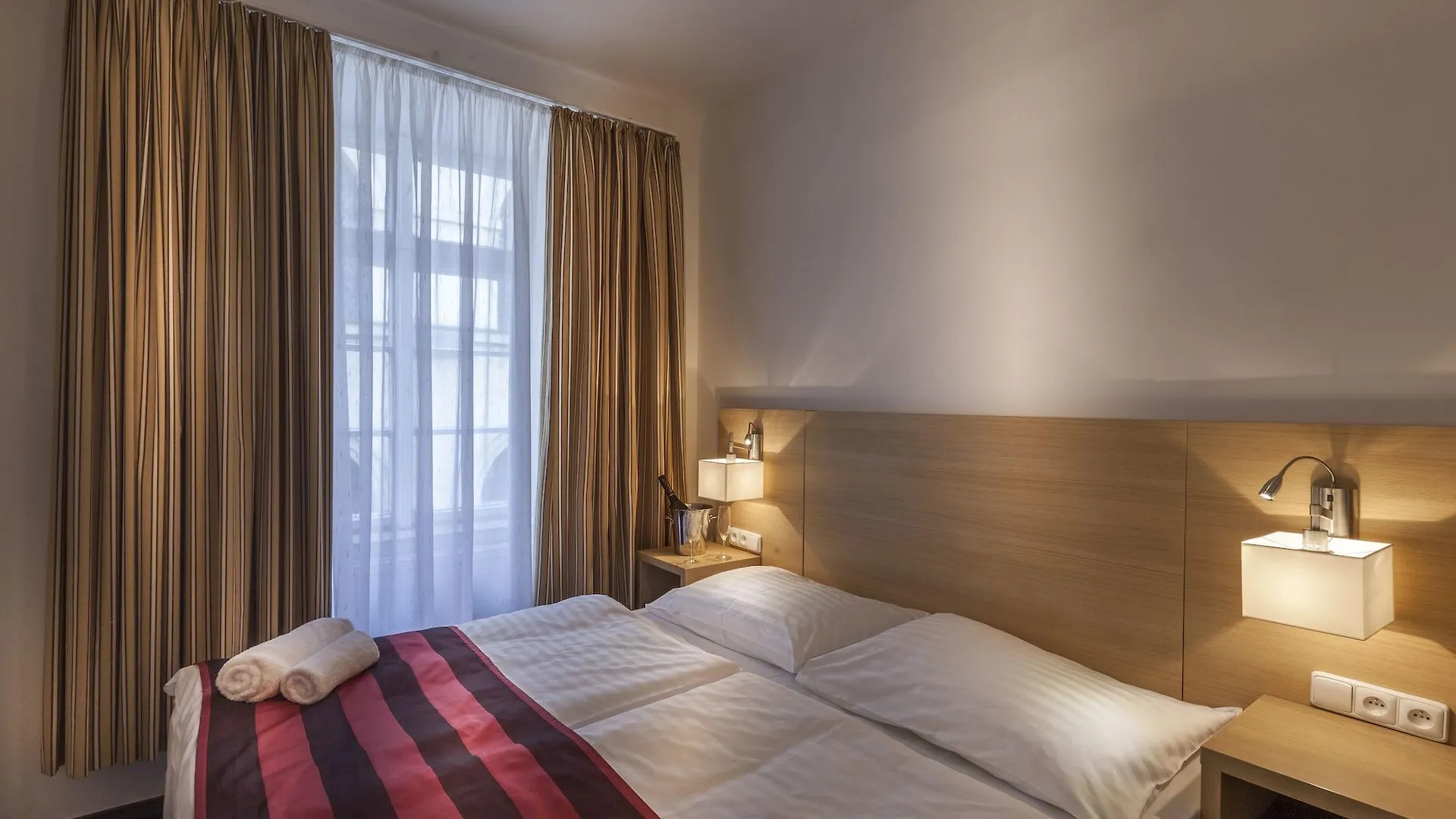 Little King Hotel U Malvaze Prag Çek Cumhuriyeti
