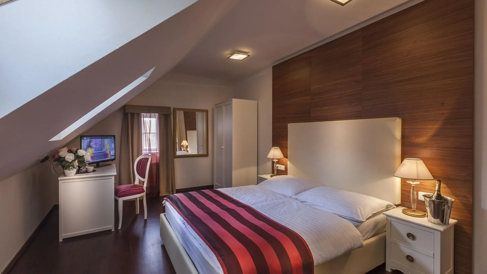 Little King Hotel U Malvaze Prague
