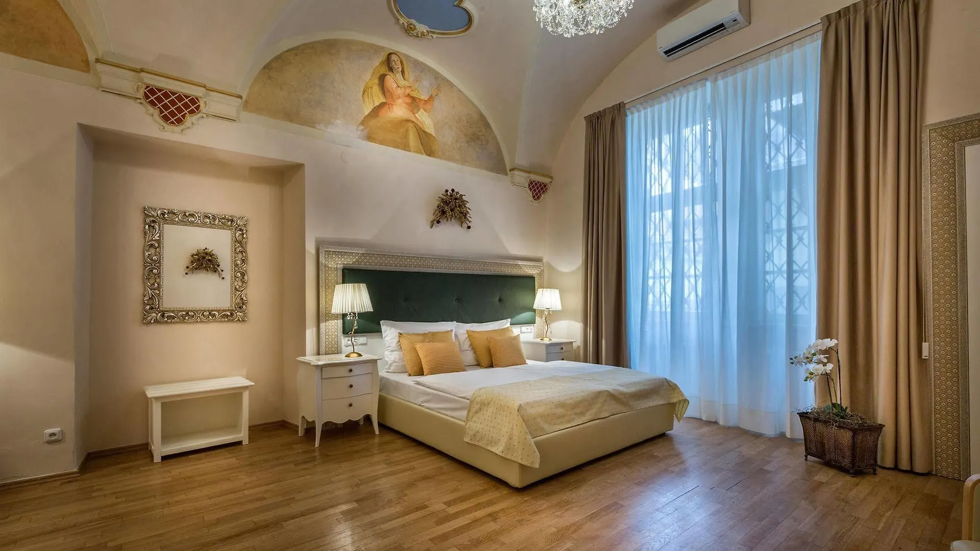 ****  Little King Hotel U Malvaze Prag Çek Cumhuriyeti