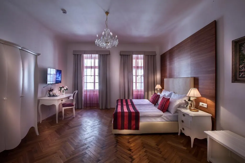 فندق سكن يو مالفاز براغ 4*,